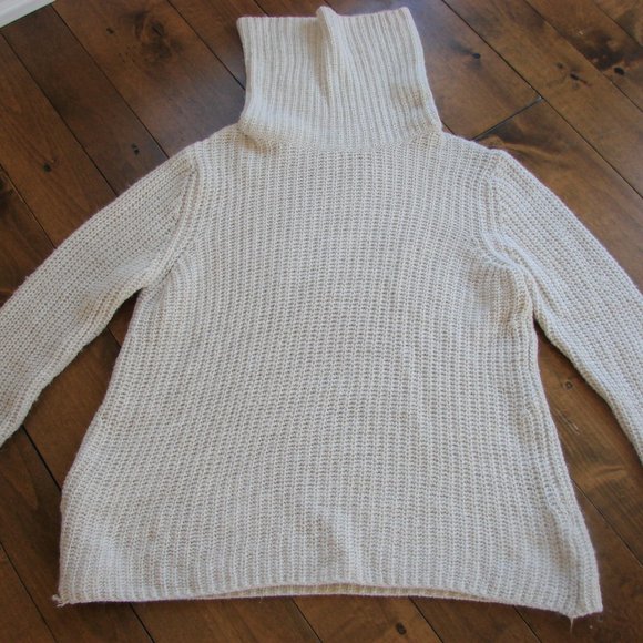 Brandy Melville Cream Oversized Knit Sweater - Picture 2 of 12